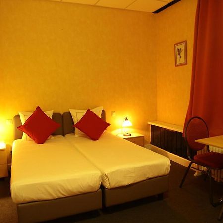 Hotel De Spiegel Sint-Niklaas Esterno foto