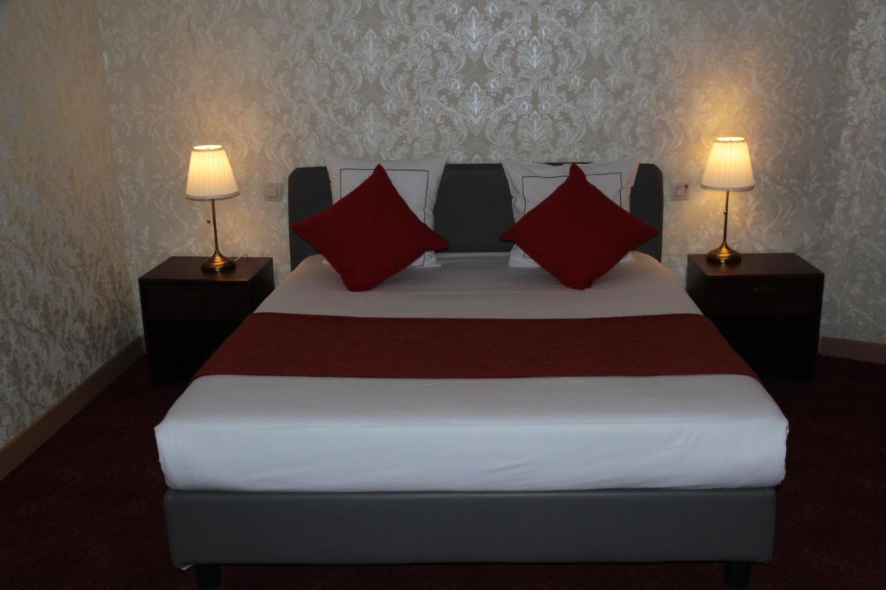 Hotel De Spiegel Sint-Niklaas Esterno foto