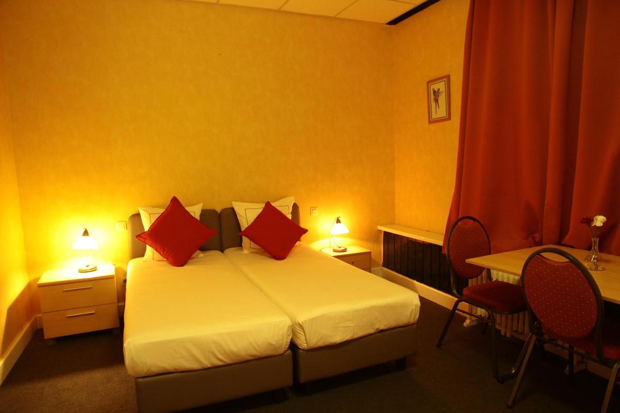 Hotel De Spiegel Sint-Niklaas Esterno foto