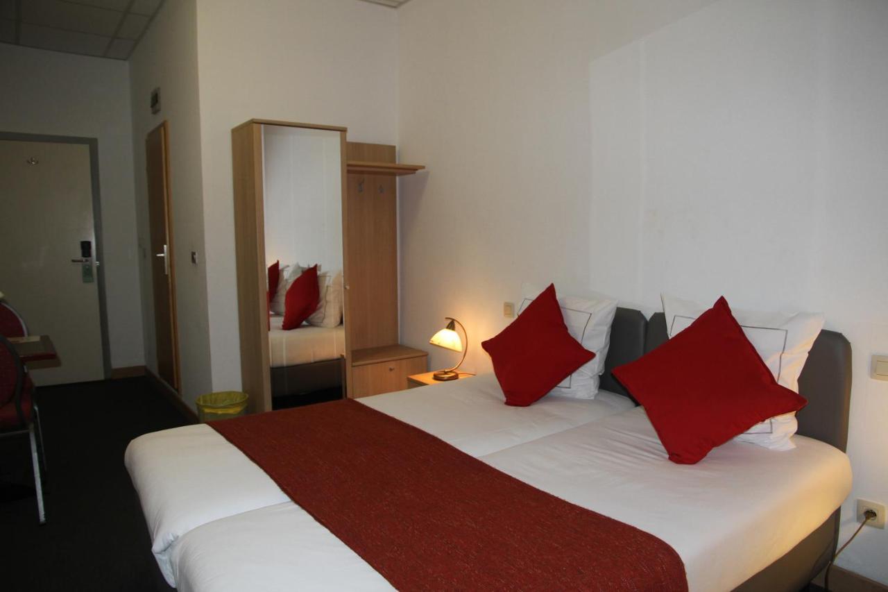 Hotel De Spiegel Sint-Niklaas Esterno foto