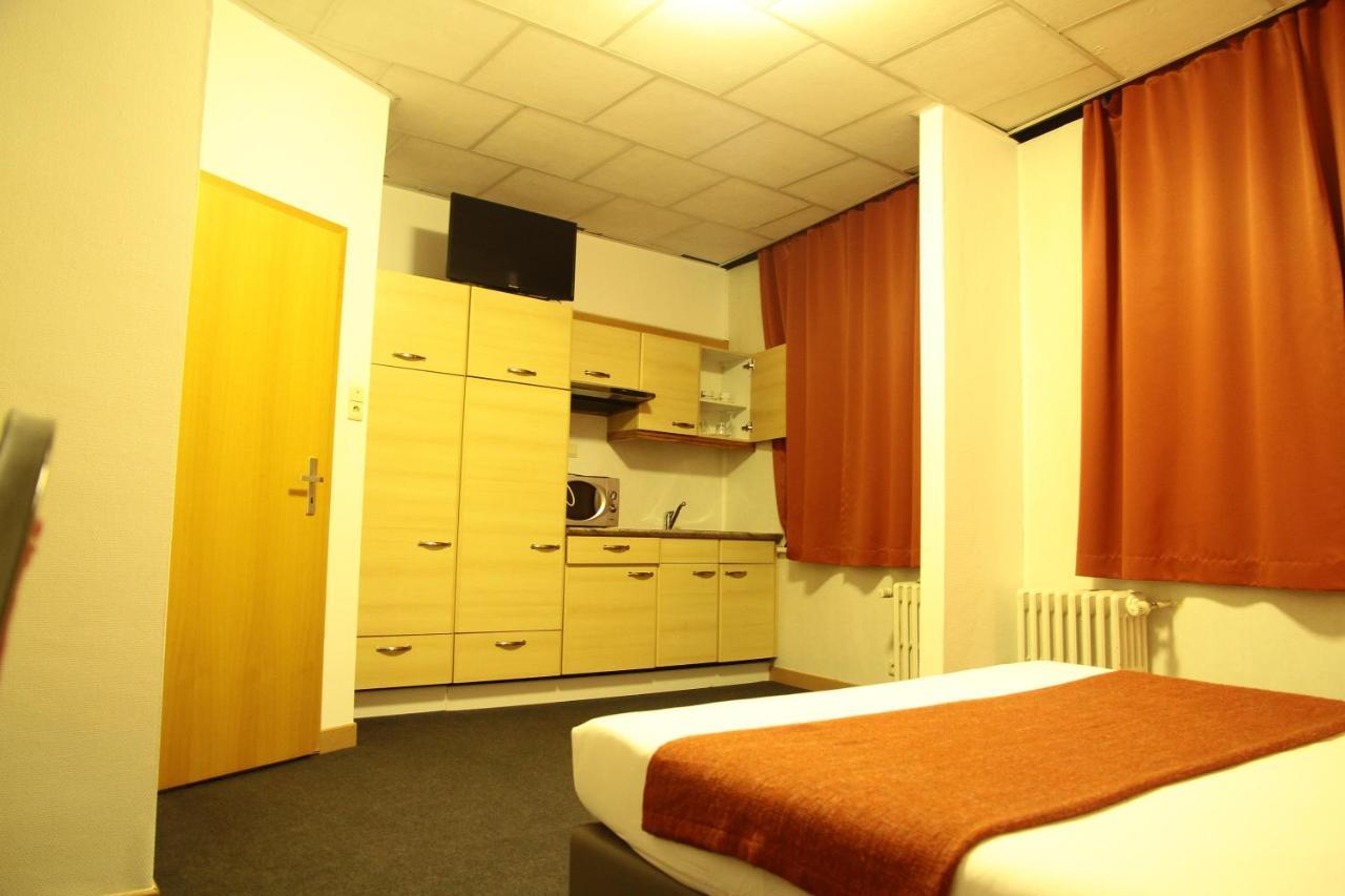 Hotel De Spiegel Sint-Niklaas Esterno foto