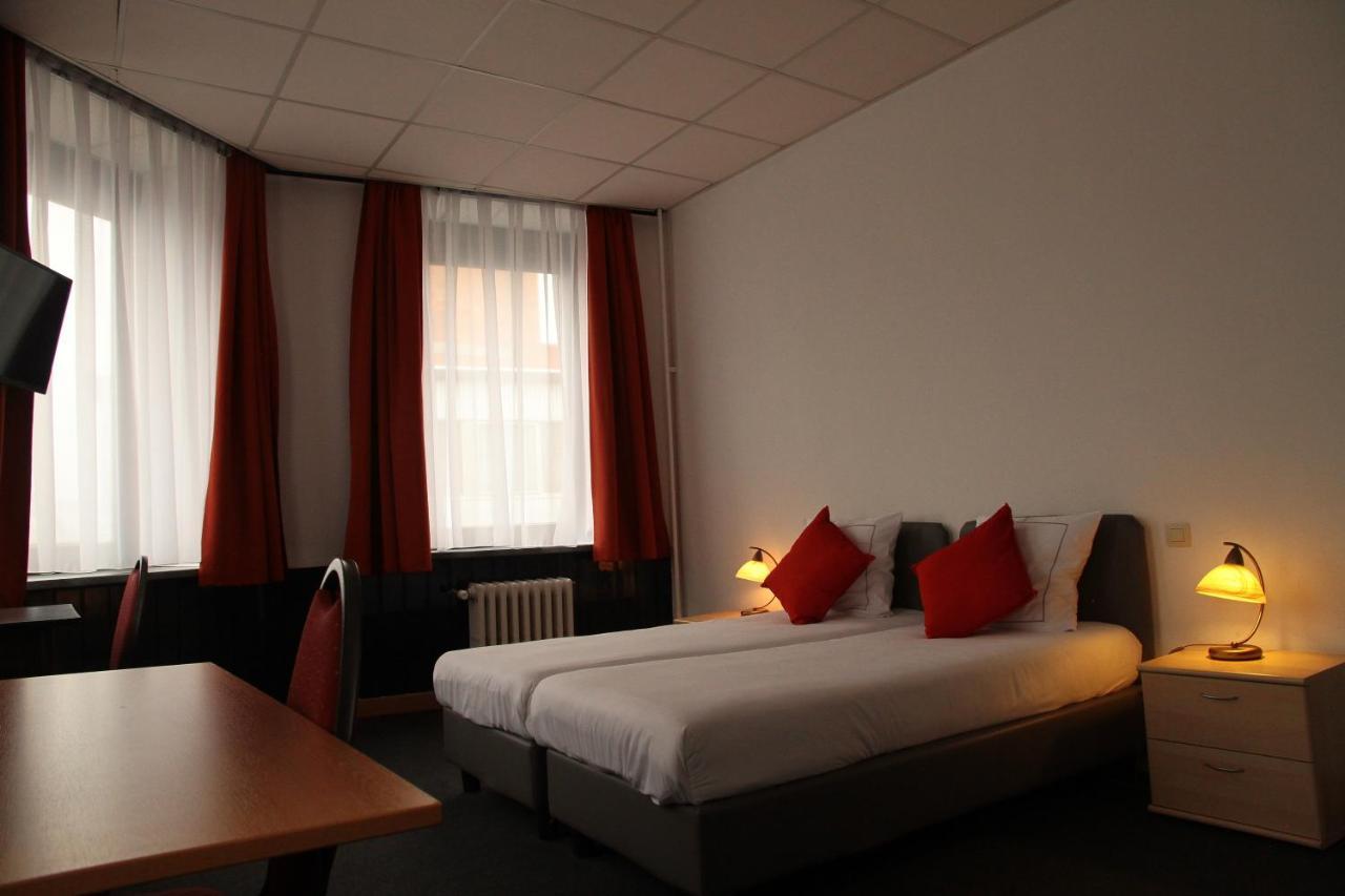 Hotel De Spiegel Sint-Niklaas Esterno foto
