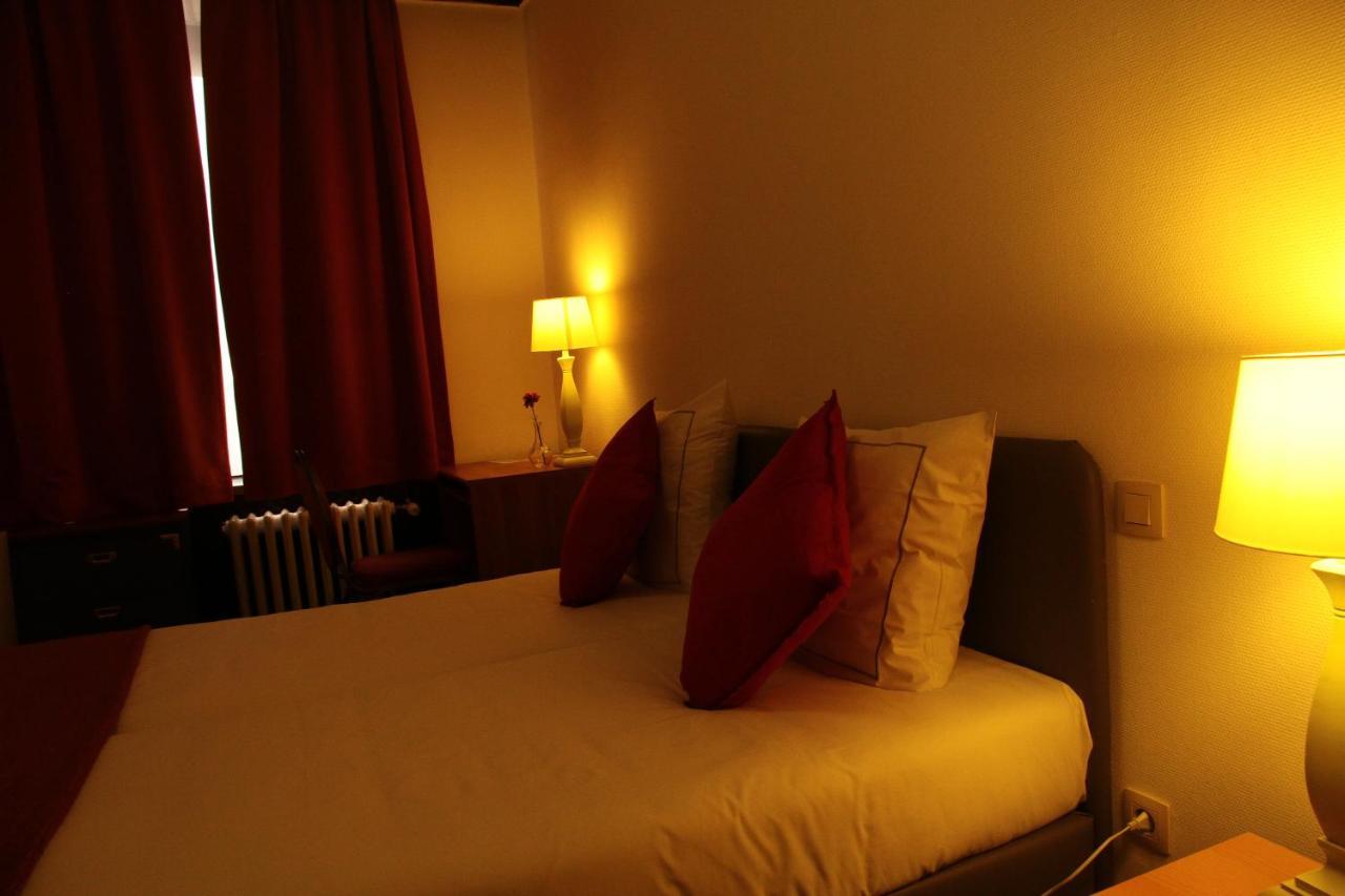 Hotel De Spiegel Sint-Niklaas Esterno foto