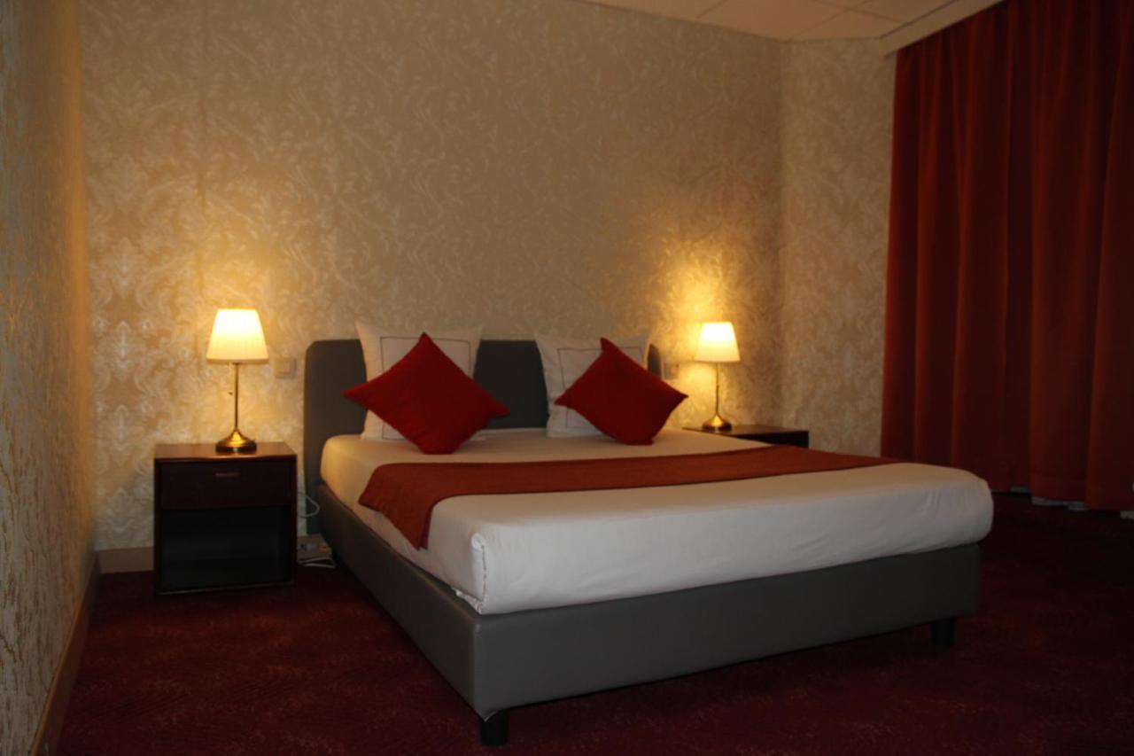 Hotel De Spiegel Sint-Niklaas Esterno foto