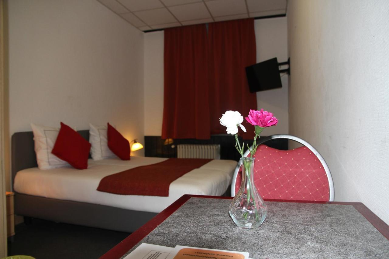 Hotel De Spiegel Sint-Niklaas Esterno foto