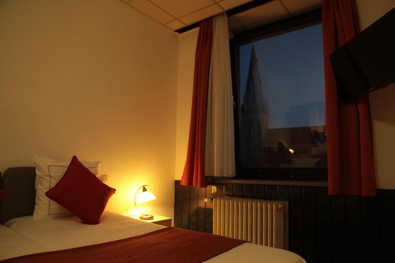 Hotel De Spiegel Sint-Niklaas Esterno foto