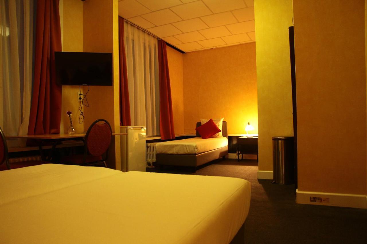 Hotel De Spiegel Sint-Niklaas Esterno foto